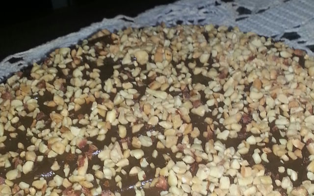 Bolo com recheio de amendoim