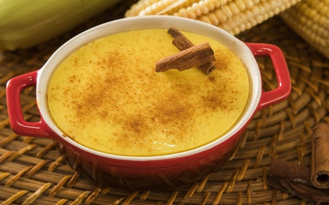 Canjica de milho verde fresco finalizado com canela em pó