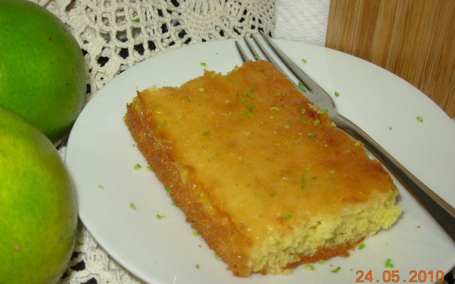 Bolo de laranja molhadinho de liquidificador