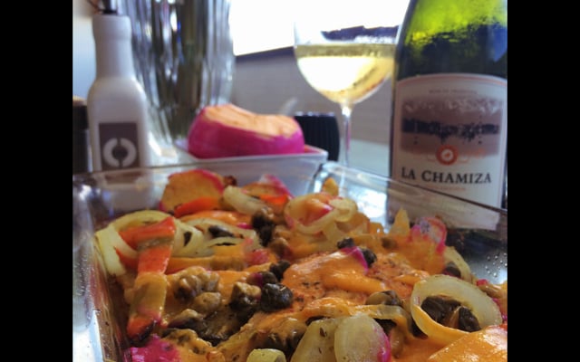 Salmão com tomate seco e alcaparras