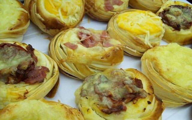 Esfiha aberta folhada