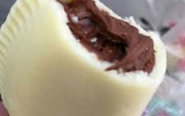 Pastel de leite em pó com creme de avelã