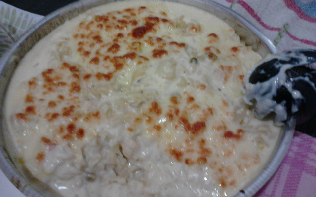 Macarrão ao molho cremoso com frango