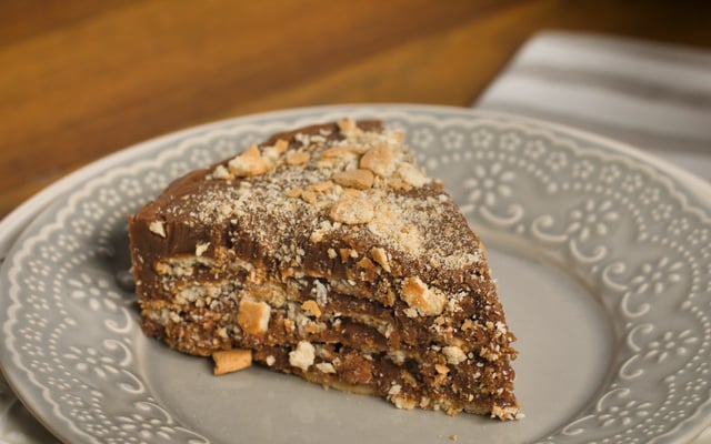 Torta de palha italiana com creme de avelã