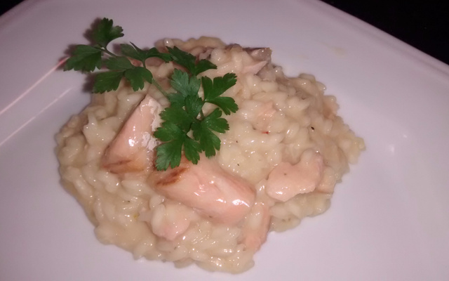 Risoto de salmão com queijo gruyere