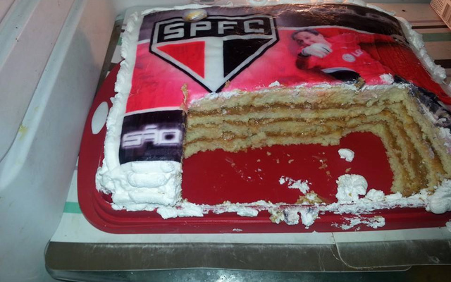 Bolo de aniversário com papel de arroz