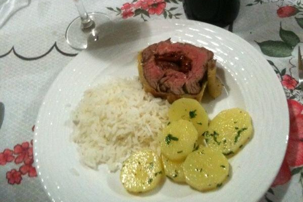 Filé mignon em croûte recheado com tomate seco