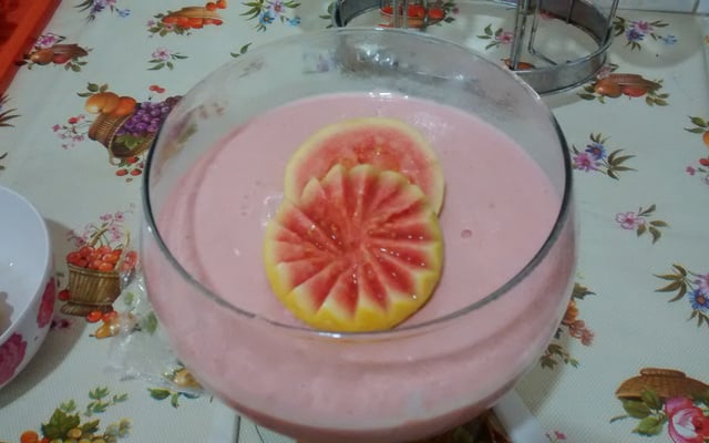 Torta mousse de goiaba