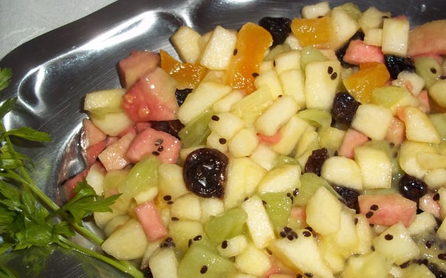 Salada de goiaba, maçã e kiwi
