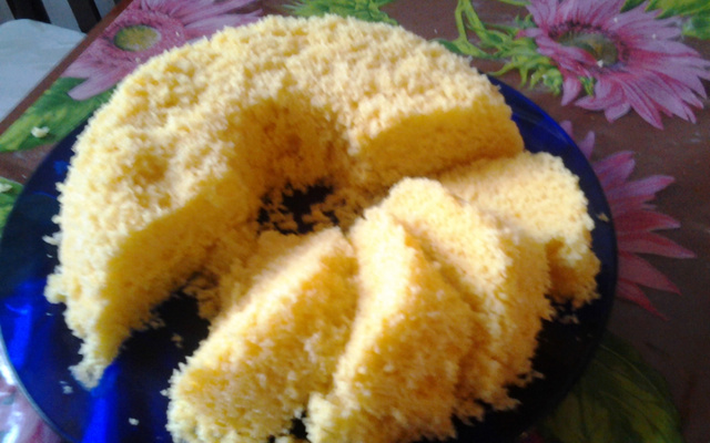 Bolo fofinho de fubá de microondas