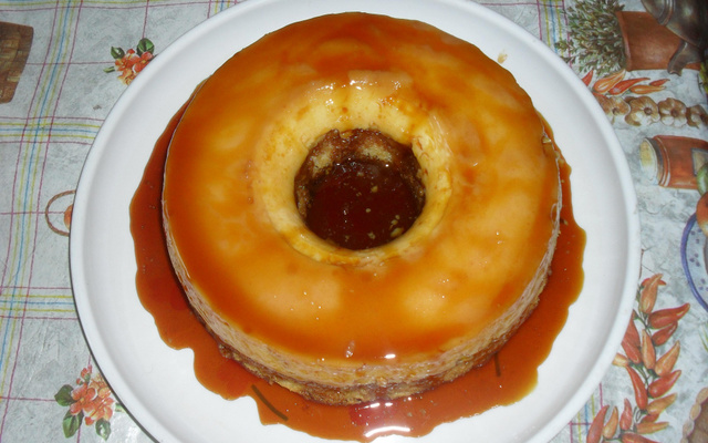 Bolo com pudim cremoso