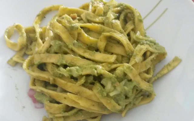 Penne ao molho pesto