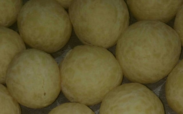 Pão de queijo crocante