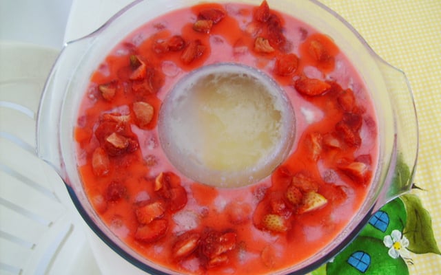 Sobremesa leve de morango