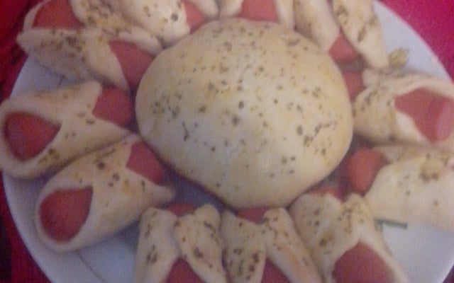 Enroladinho de salsicha assado fácil