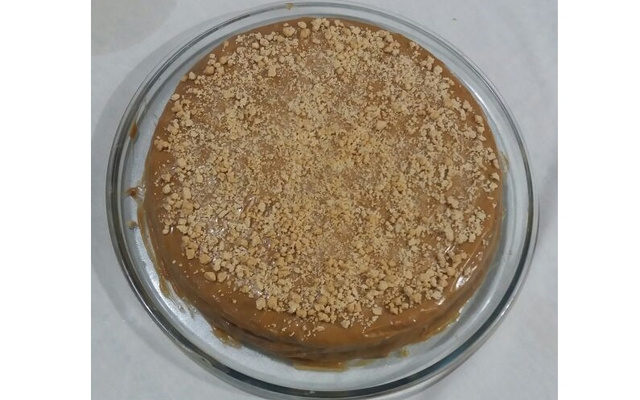 Bolo de doce de leite com paçoca