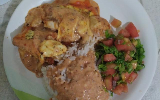 Filé de tilápia com batatas e requeijão ao forno