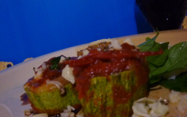 Abobrinha recheada com proteína de soja