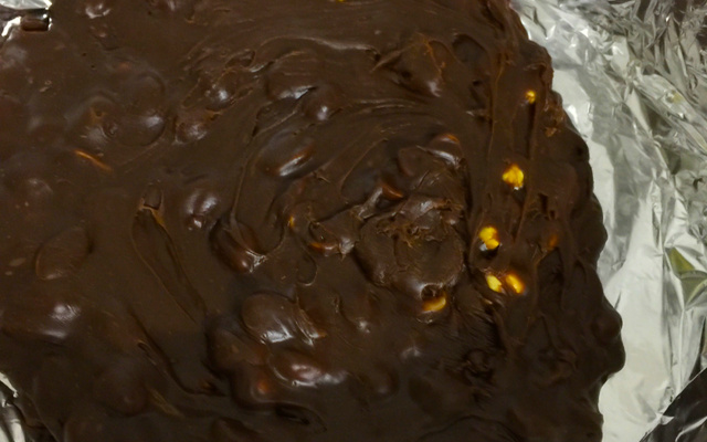 Pé-de-moleque de chocolate