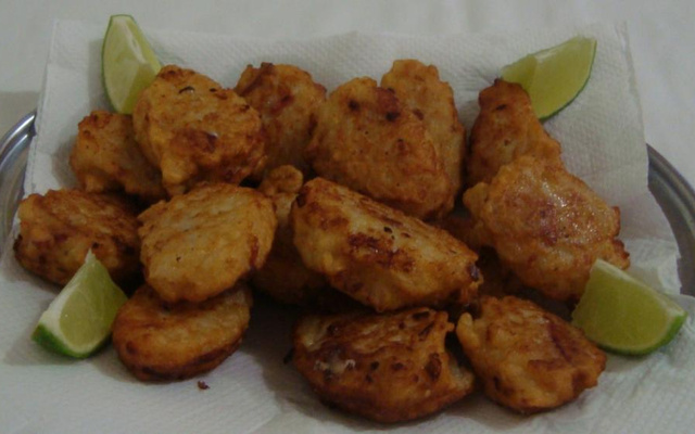 Bolinho de arroz com calabresa