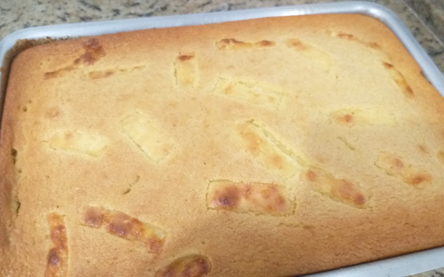 Bolo de milho com queijo branco