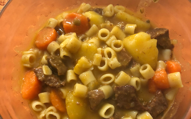 Sopa de feijão com macarrão