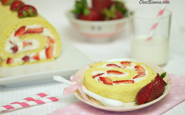 Rocambole com recheio de morango