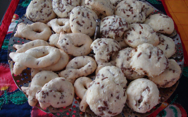 Biscoitos de maisena com coco e chocolate do Lúcio Cezar