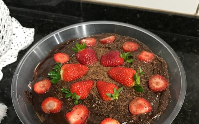 Gelado de morango com chocolate