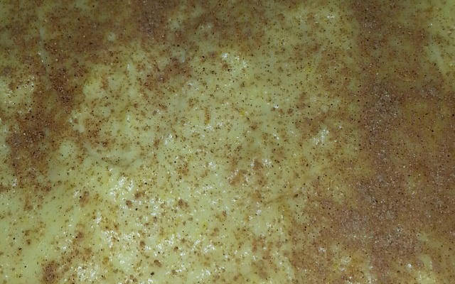 Bolo de fubá com calda de curau