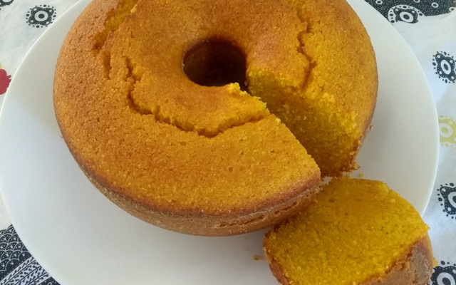 Bolo de milho com cenoura