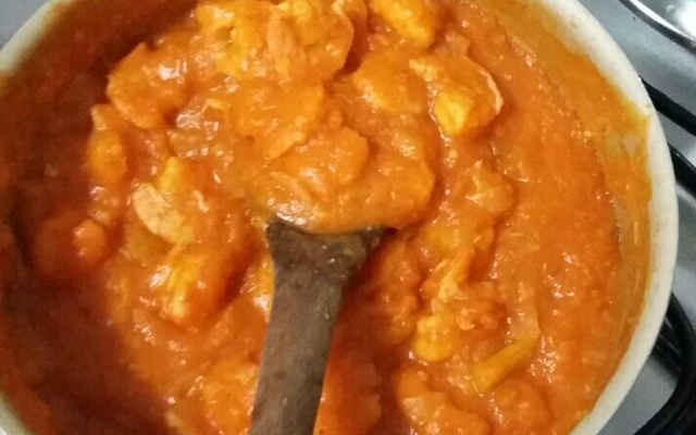 Camarão ao molho de abóbora e leite de coco