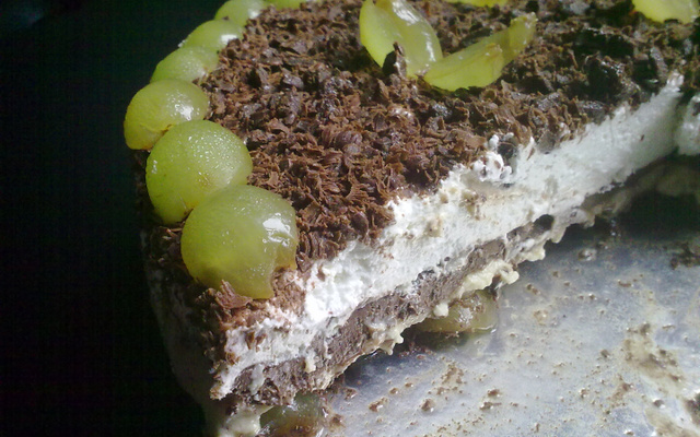 Pavê de uvas, chocolate e chantilly