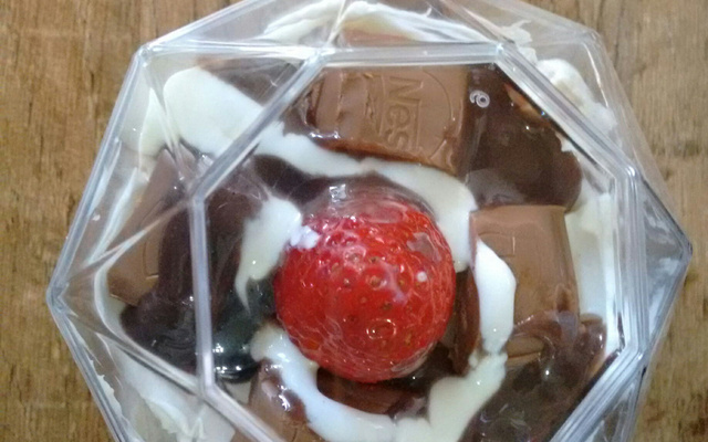 Sorvete cremoso de abacaxi