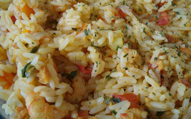 Arroz à grega com camarão