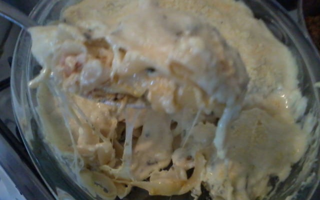 Macarrão de queijo com molho branco