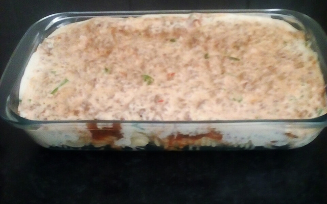 Macarrão com carne moída e queijo