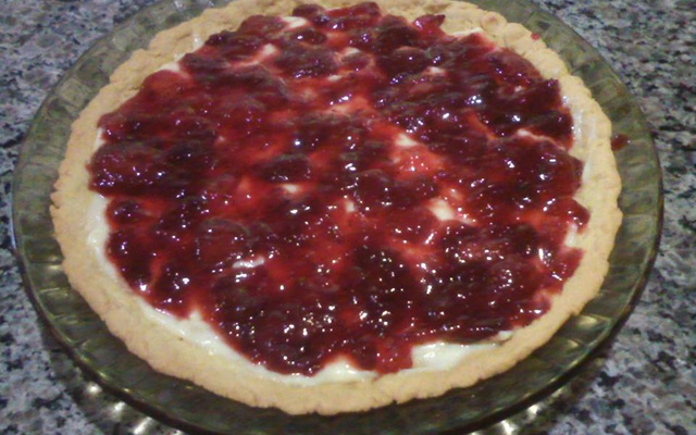 Torta de morango (com cobertura de calda de morango)