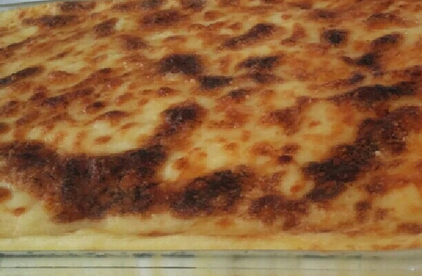 Escondidinho de carne de sol com batata e creme com requeijão.