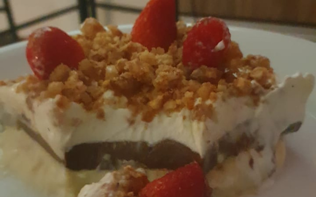 Pavê com amoras e castanhas caramelizadas