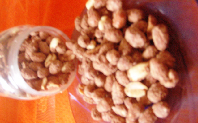 Amendoim açucarado de micro-ondas