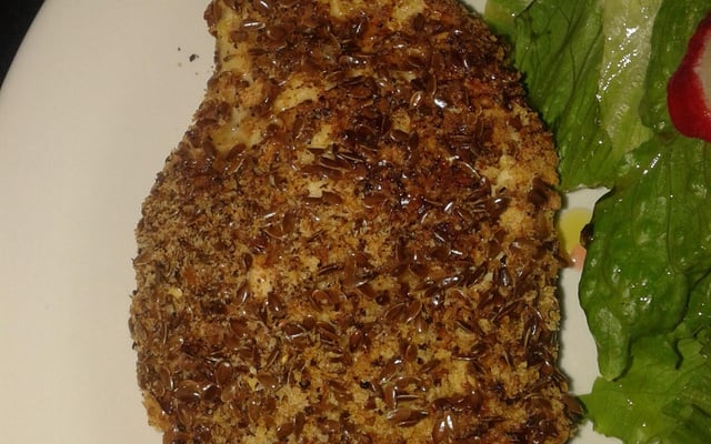 Peito de frango com crosta de linhaça
