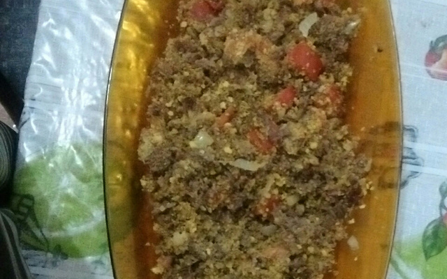 Farofa com carne assada