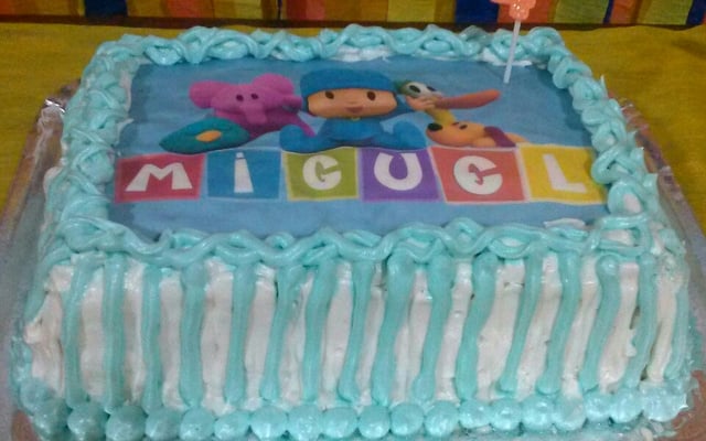 Bolo de aniversário de amendoim sem lactose