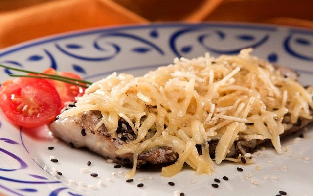 Badejo com Batata Palha ao Queijo