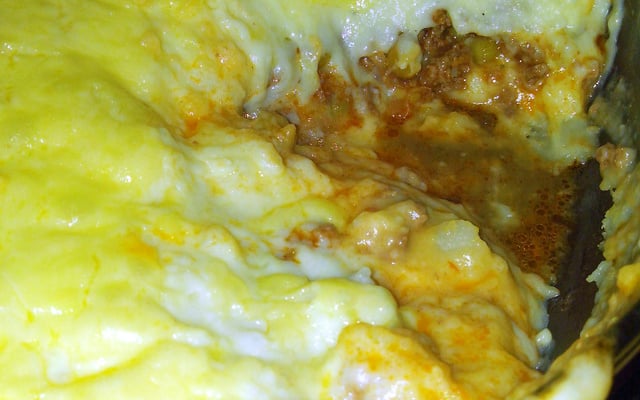 Escondidinho de requeijão com carne moída
