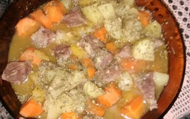 Carne de panela com legumes