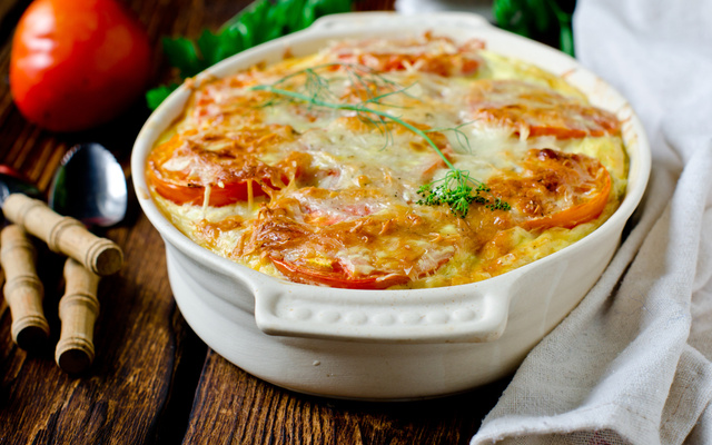 Filé de tilápia com batatas e requeijão ao forno