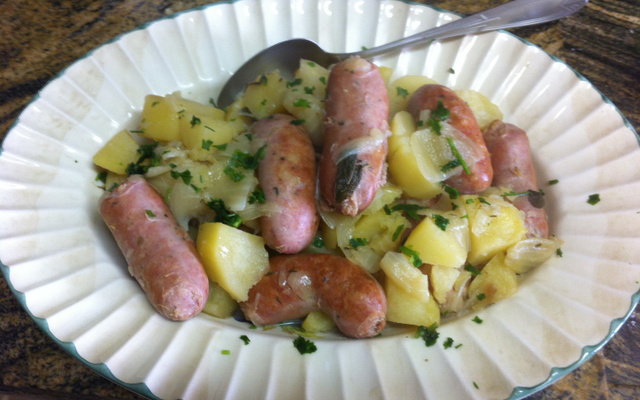 Salsichão dourado de panela de pressão