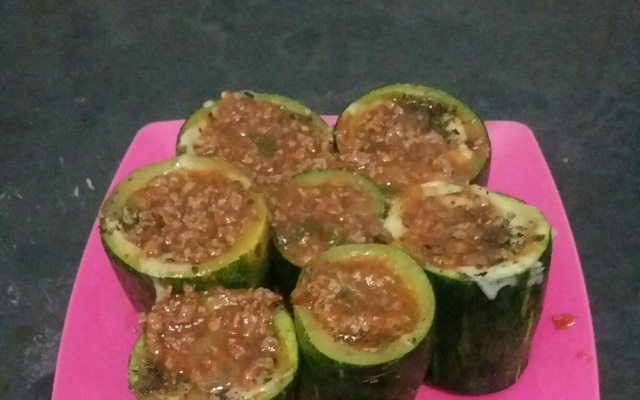 Abobrinha recheada com carne moída